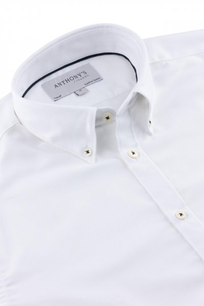 Bílá košile s černým detailem
