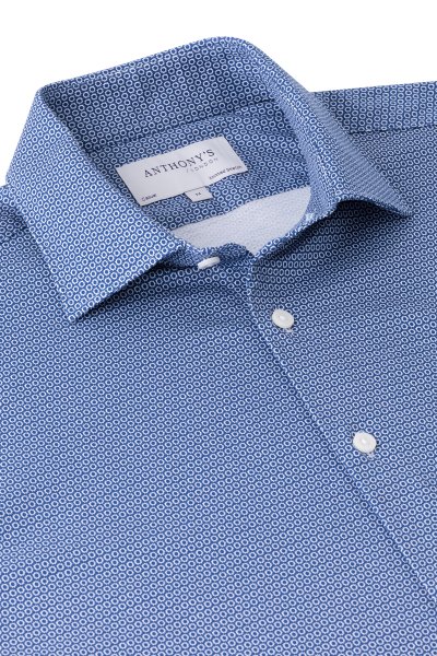 Bílomodrá strečová košile se vzorem