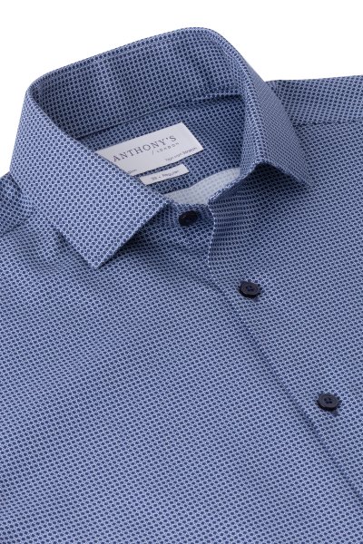 Modrobílá strečová non-iron košile s geometrickým vzorem