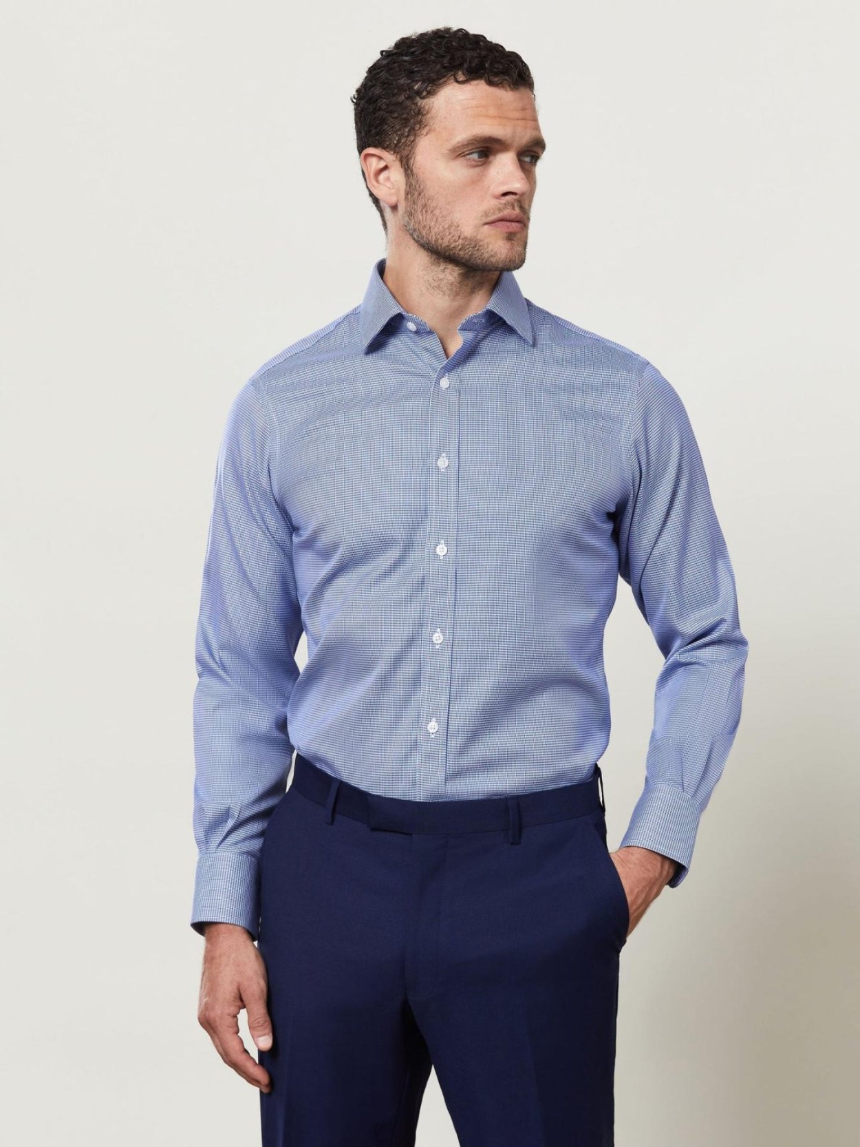 Pánská modrá non-iron košile s jemným vzorem