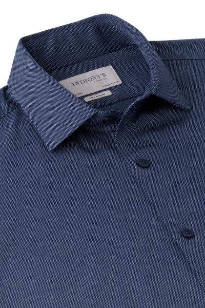 Tmavě modrá strečová košile s jemným vzorem