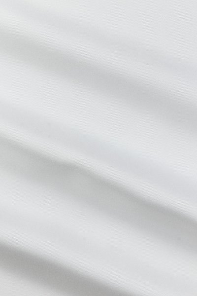 Bílý hedvábný kapesníček