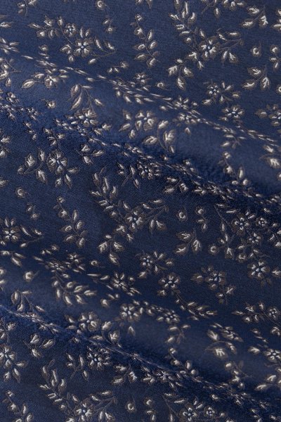 Modrošedý hedvábný kapesníček s květinovým vzorem