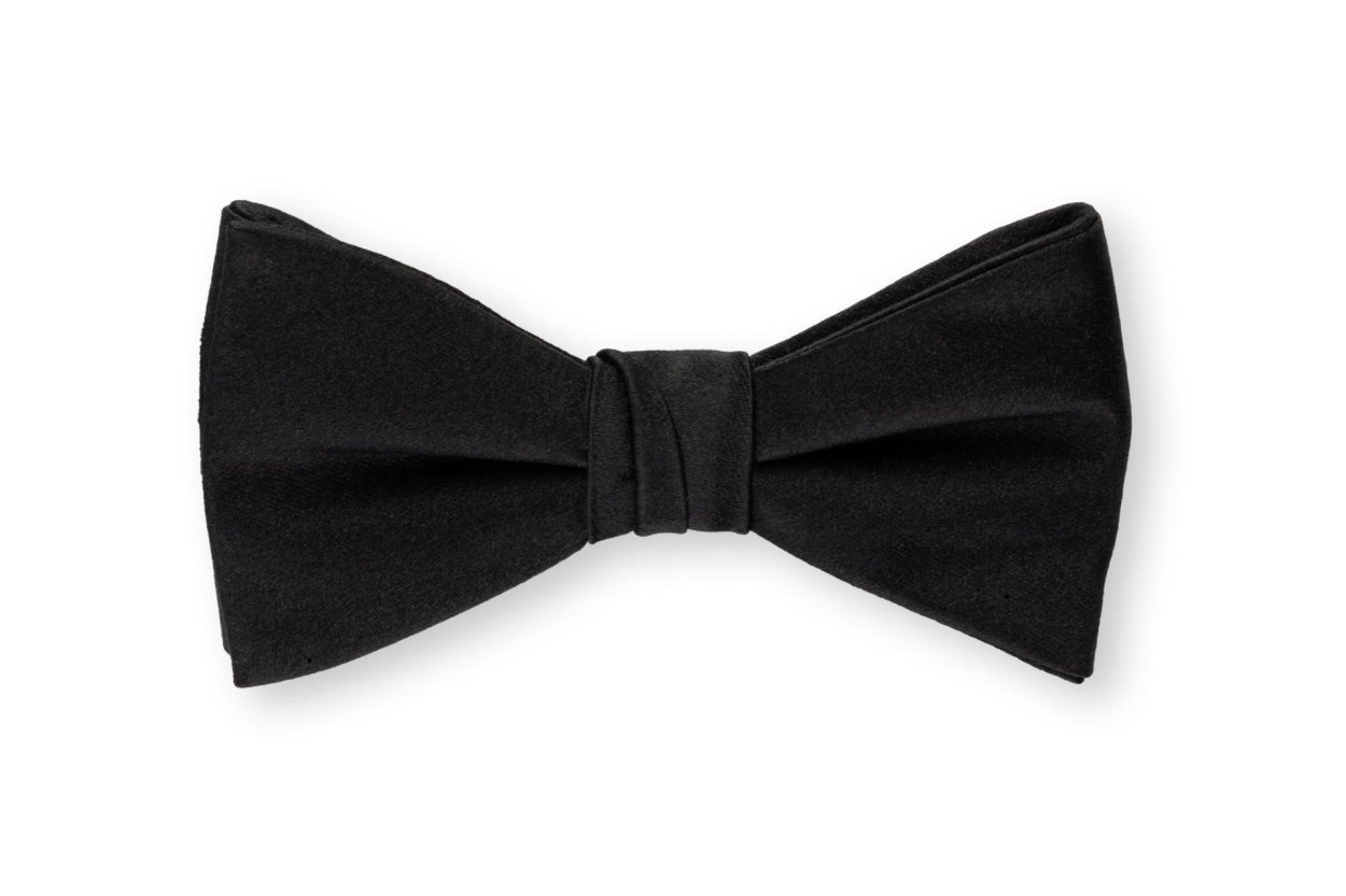 Černý hedvábný motýlek