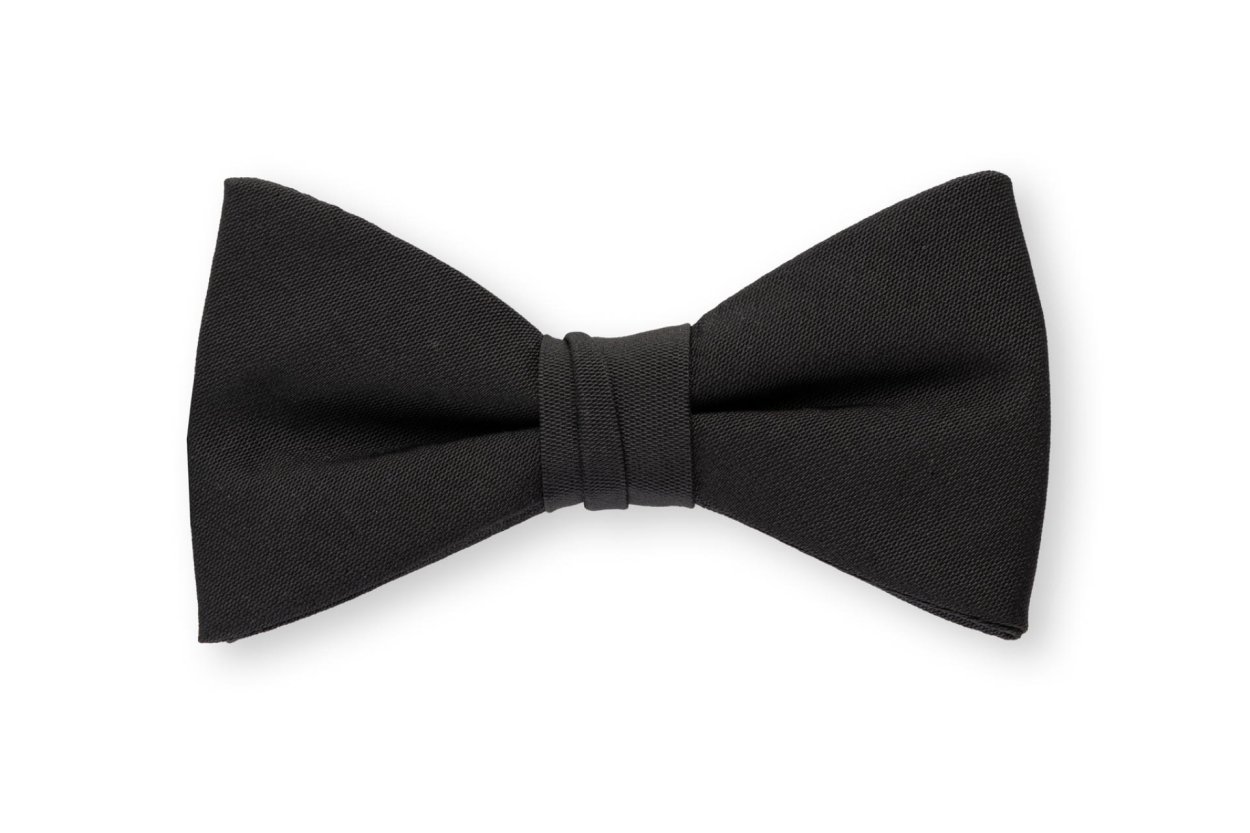 Černý hedvábný motýlek