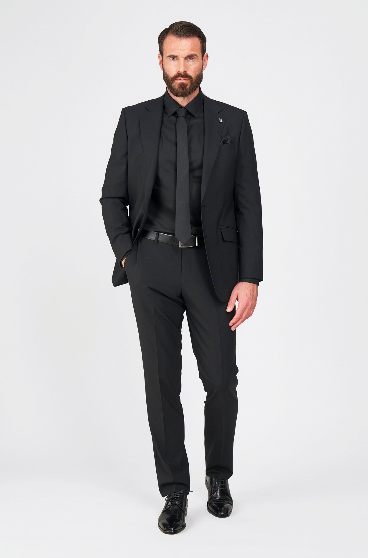 Černý oblek Brunel