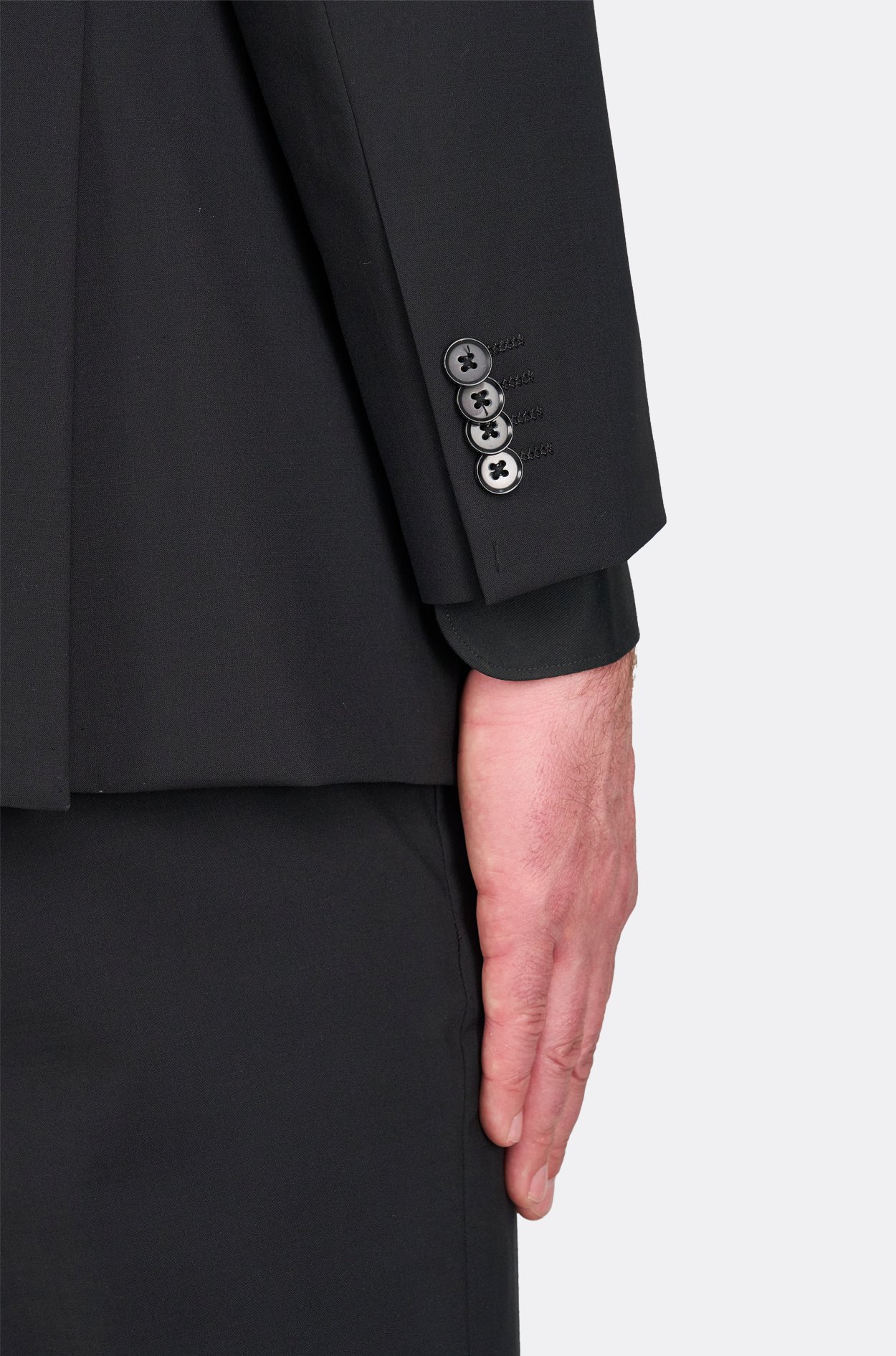 Černý oblek Brunel