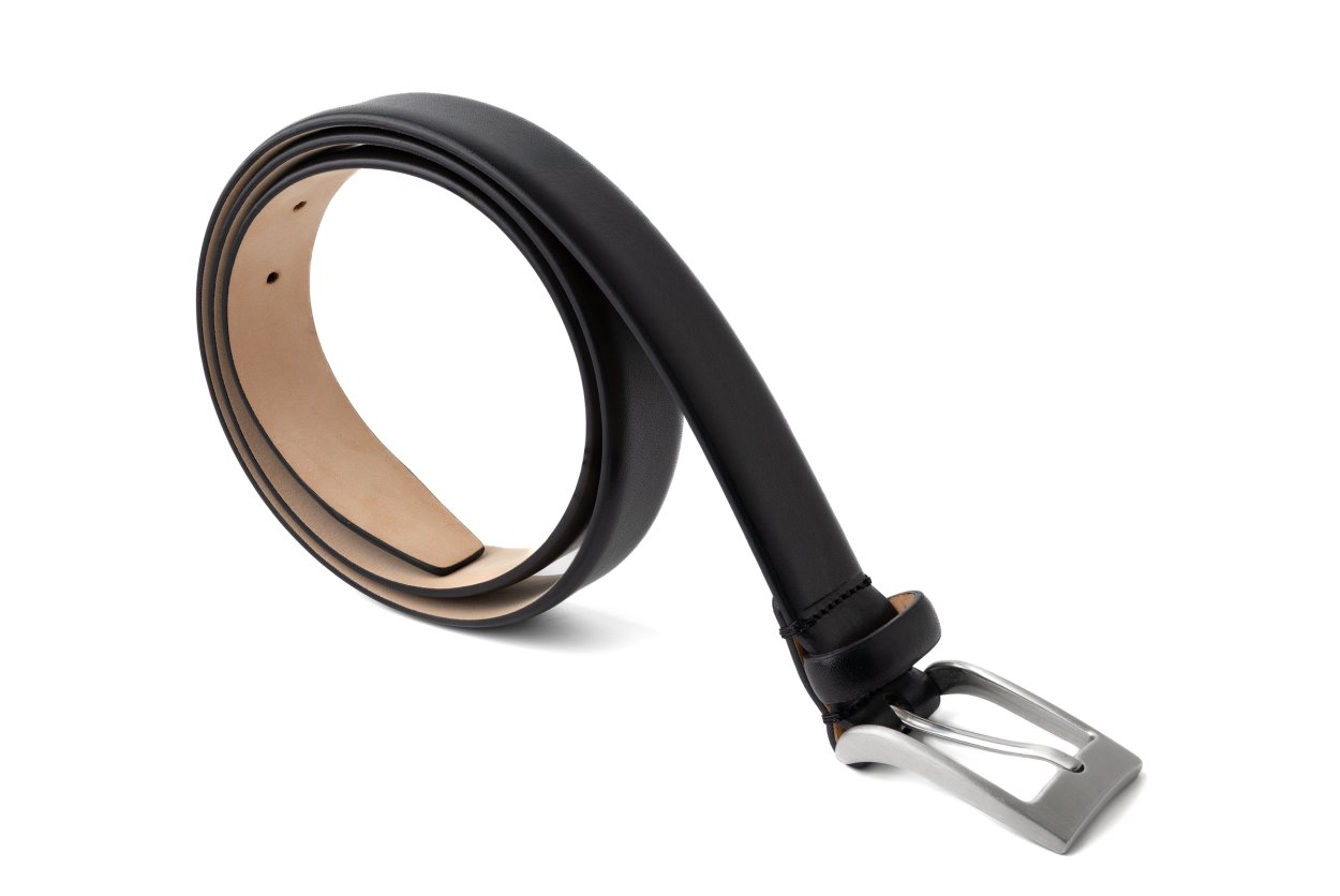 Černý kožený pásek